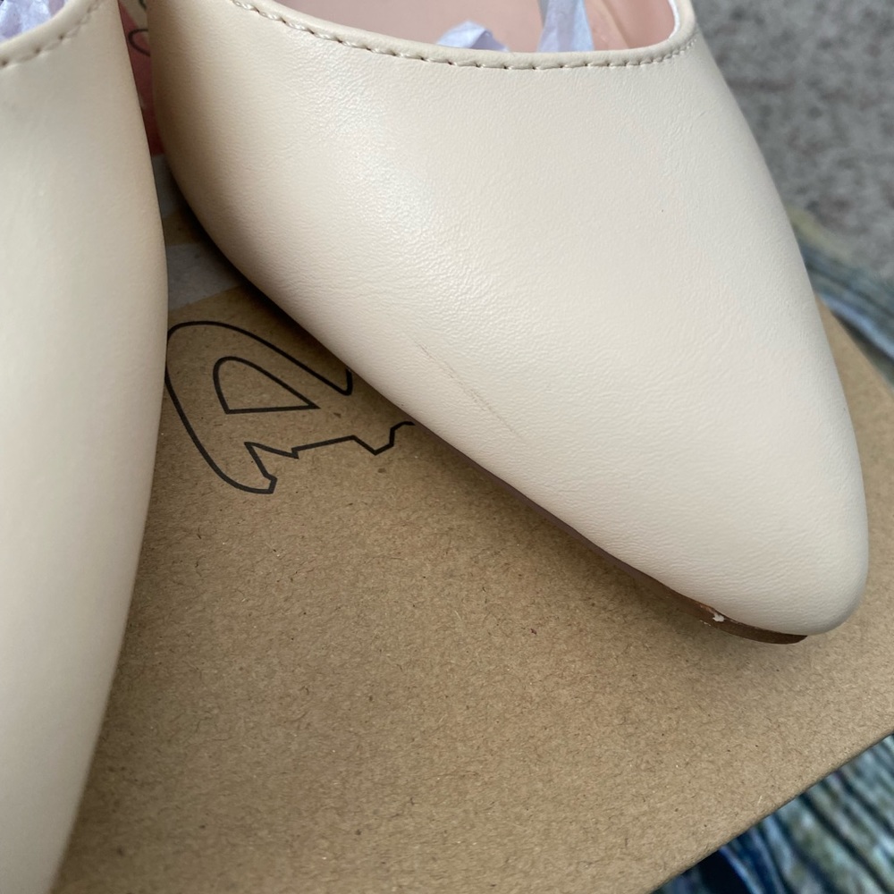 Beige heels - Picture 3 of 7